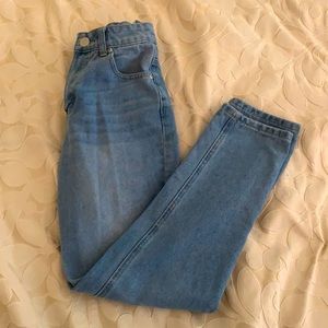 Boyfriend jeans with rip
